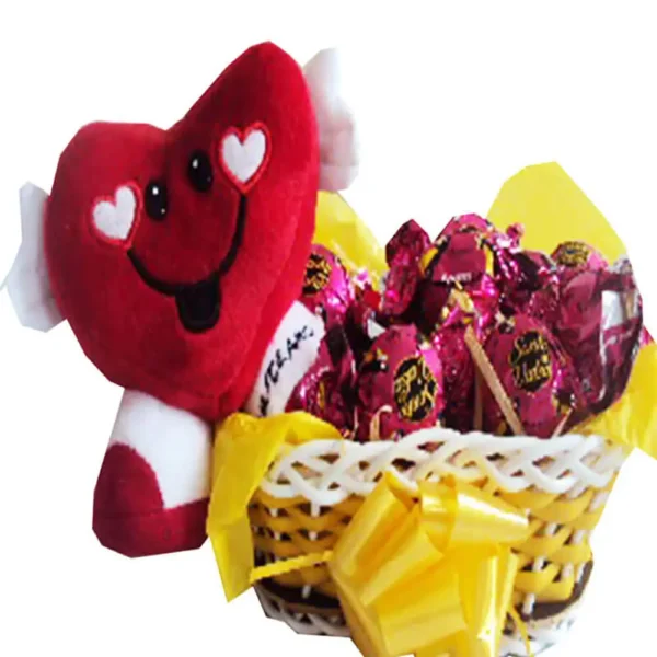 Cesta com chocolates e coração de pelúcia