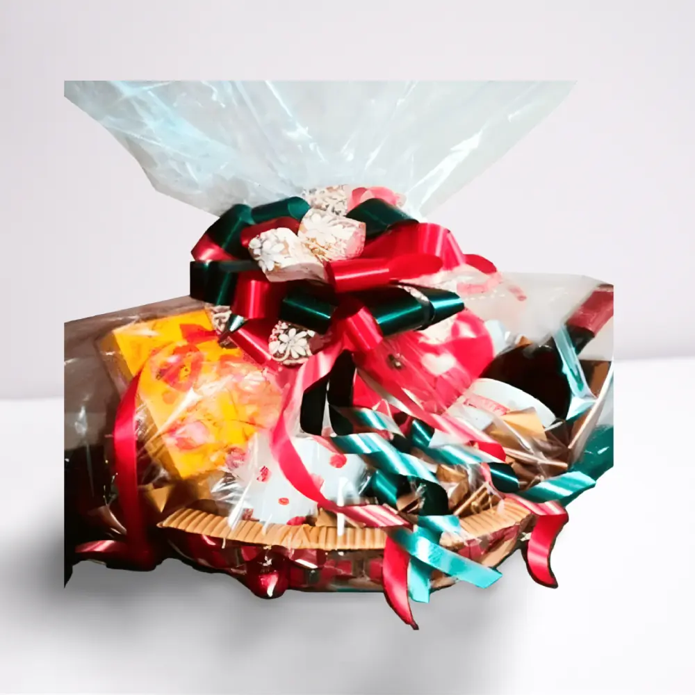 Cesta de Natal com vinho, panetone e taça decorada com entrega em Recife e Região