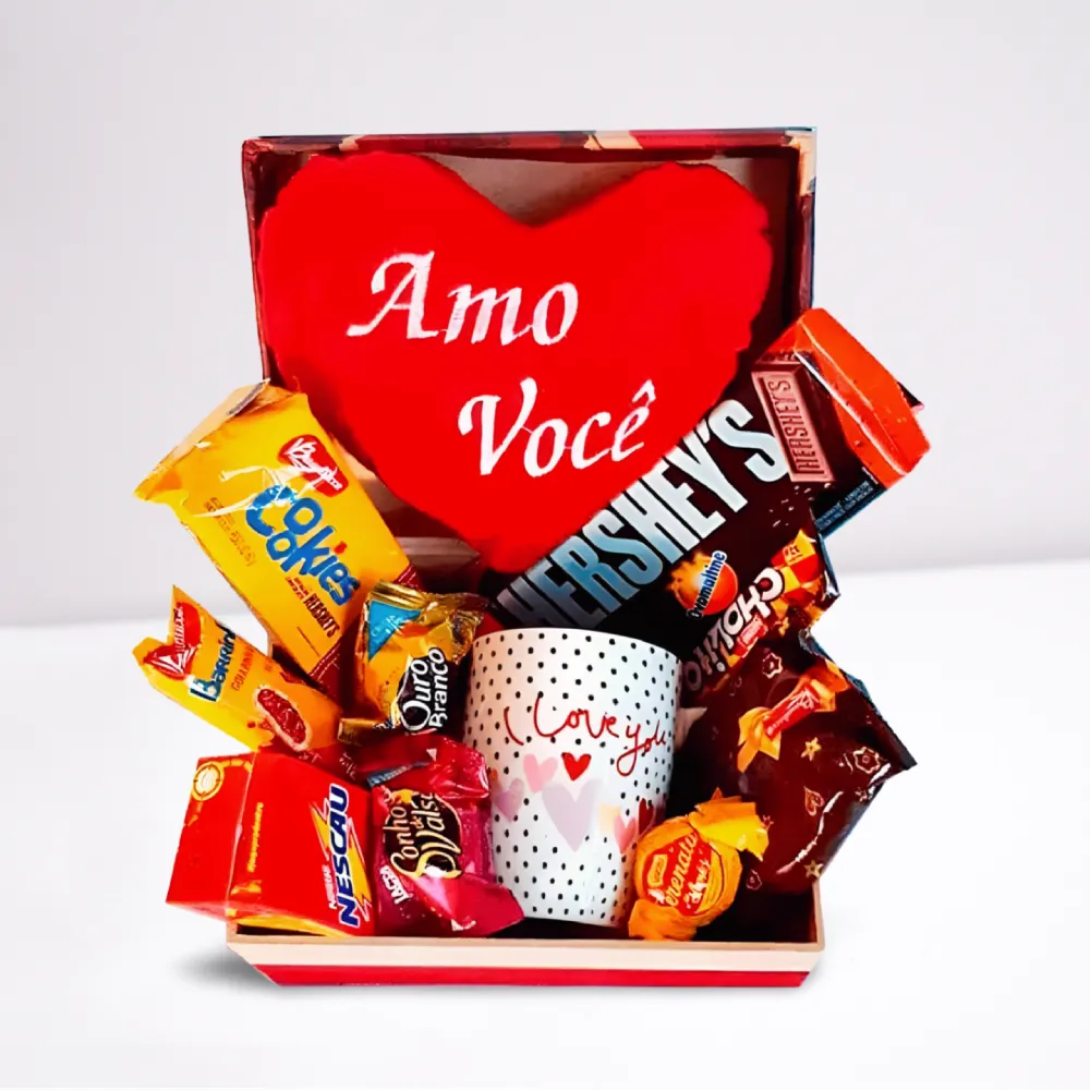 Cesta caixote de madeira com coração de pelúcia e chocolates em Recife