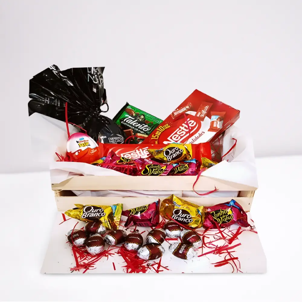 Cesta de Páscoa pequena em caixote de madeira com chocolates sortidos e ovo de Páscoa, com entrega em Recife e Região