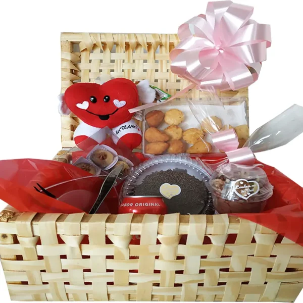Festa na Caixa com doces, salgados, mini bolo, coração de pelúcia e refrigerante.
