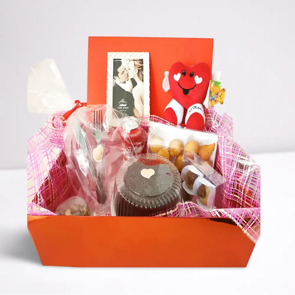 Festa na Caixa com porta retrato, ursinho de pelúcia, mini bolo, salgadinhos e refrigerante.