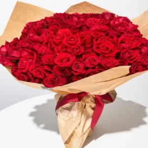 Buquê 140 rosas vermelhas (vermelho intenso) com entrega rápida em Recife e região.