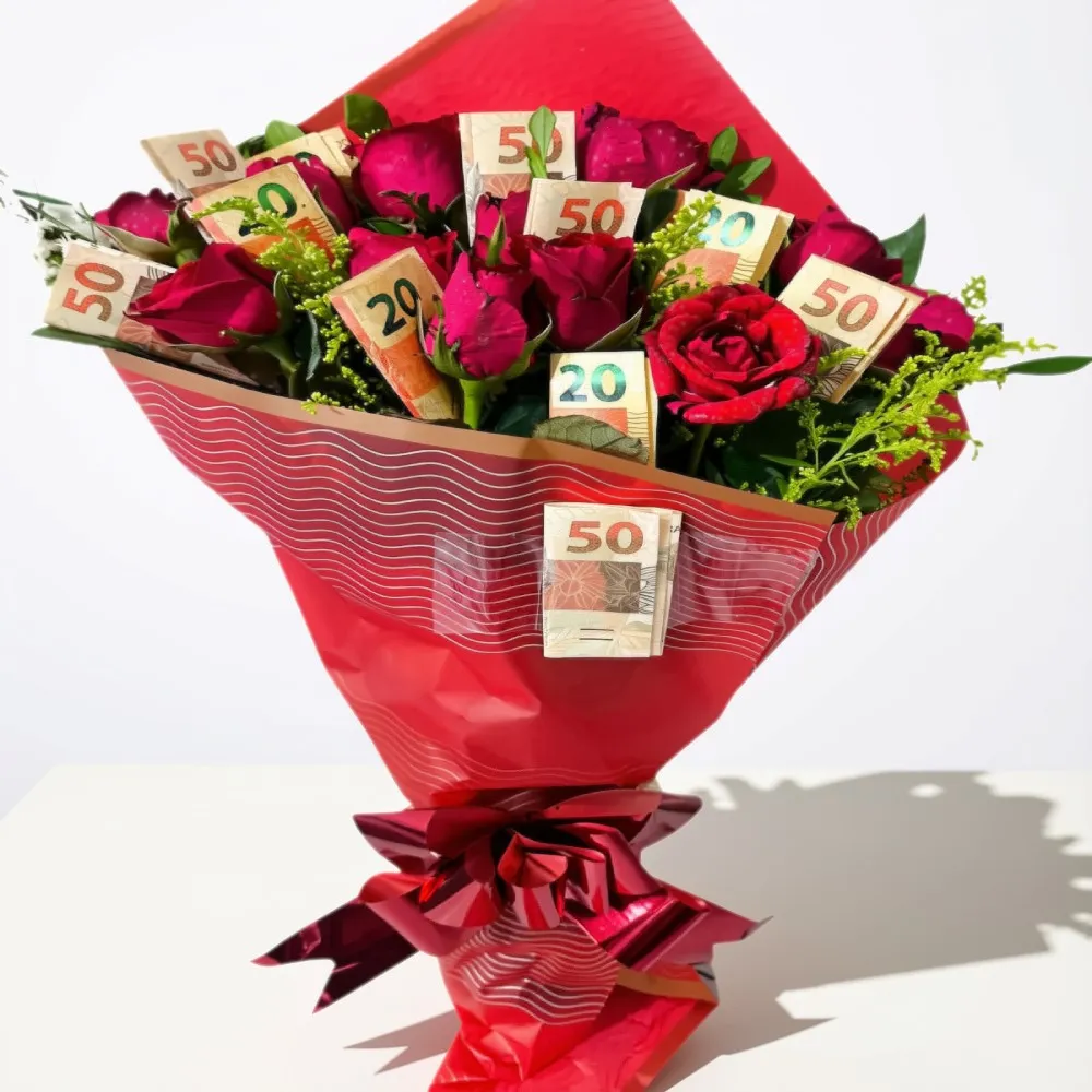 Buquê 10 rosas vermelhas com dinheiro. Entrega em Recife e região.