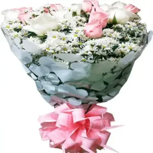 Buquê 20 Rosas Cor de Rosa e Brancas naturais com entrega rápida em Recife e região.