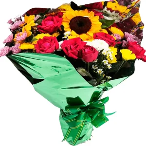 Buquê flores do campo com 2 girassóis e 10 rosas vermelhas naturais