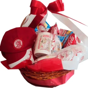 Cesta personalizada do Clube Náutico Capibaribe com chocolates, caneca e brindes