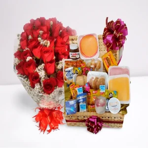 Cesta de café da manhã top 100 itens com buquê 30 rosas vermelhas naturais em Recife